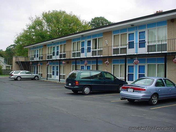 Chipican Motel Sarnia Extérieur photo